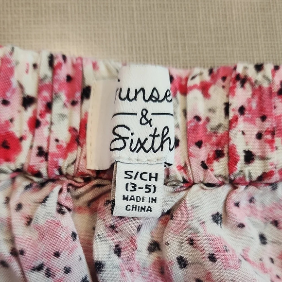 🩶Red and Pink Bubble Mini Skirt with Ruffled Smocked Design - Picture 2 of 3